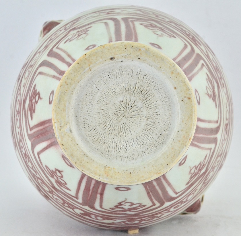 Red and white dragon vase